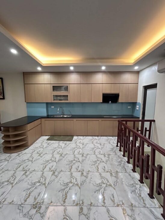 nhà đẹp Ngọc Lâm, 70m x 5 tầng, kinh doanh, vỉa hè, ôtô tránh