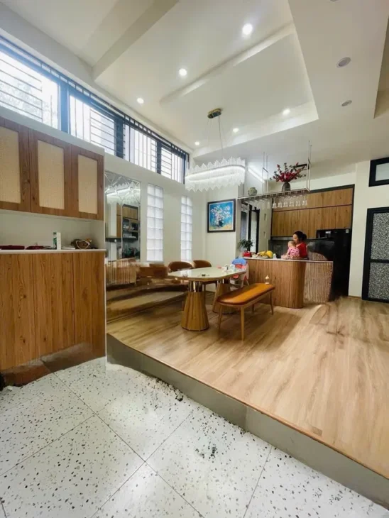 NHÀ MƠI- ĐẸP- FULL NỘI THẤT Phố Trạm 40m2 X 5 Tầng 10.85 Tỷ Long Biên Hà Nội.