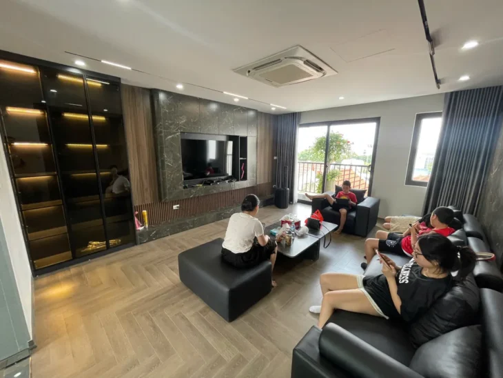 NHÀ ĐẸP DÂN XÂY ĐỘC LẬP Ô TÔ ĐỖ CỬA- VÀO NHÀ Phố Nguyễn Lam 42 m2 8 tầng 14.5 tỷ Long Biên.