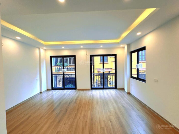 BÁN NHÀ MỚI SIÊU ĐẸP – HOÀNG QUỐC VIỆT – LÔ GÓC – GARA OTO KINH DOANH 55m2*6 Tầng 21Tỷ