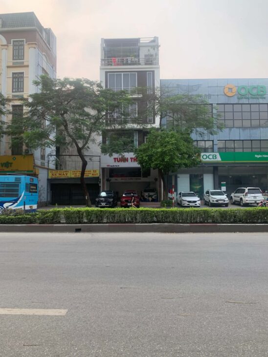 nhà mặt phố Nguyễn Văn Cừ, 440m, mặt tiền 18m, nở hậu, vỉa hè đá bóng