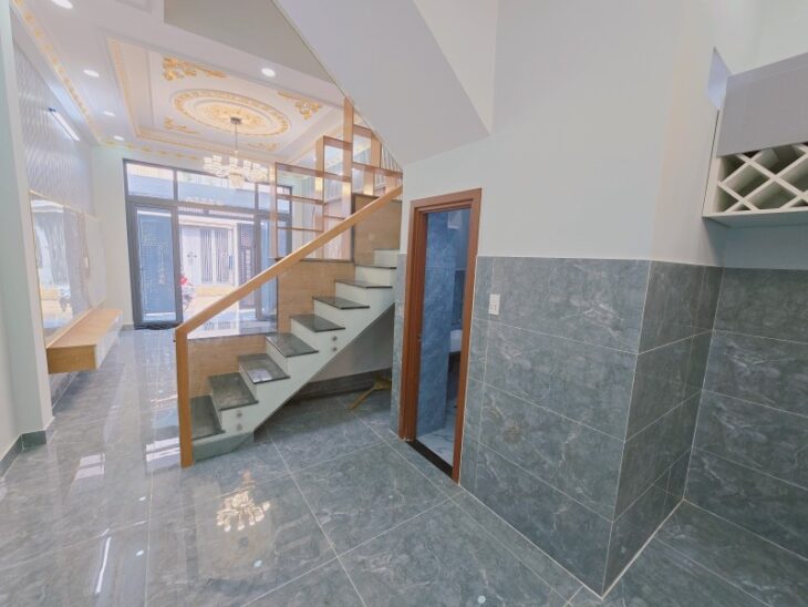 Bán nhà 3 tầng, 4PN hẻm xe hơi đường Số 6, Long Trường, Q.9. TP HCM. DT 56m2, SH, 5.55 tỷ.