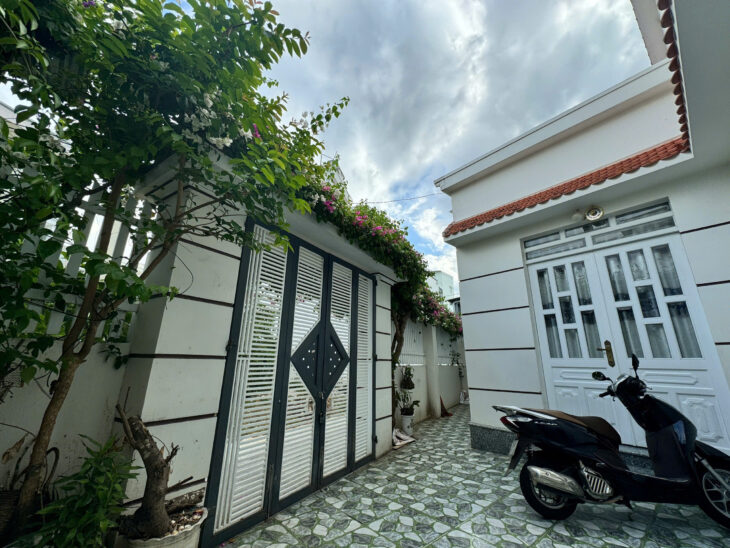 BÁN NHÀ MẶT TIỀN HÒN RỚ 1 – TRỤC ĐƯỜNG CHÍNH TÔN ĐỨC THẮNG, PHƯỚC ĐỒNG – NHA TRANG – Diện tích: