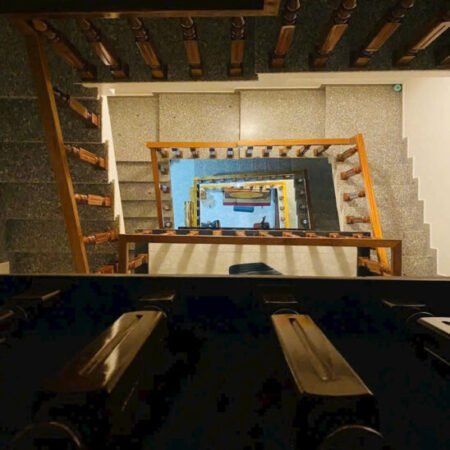 Hạ 1 tỷ bán nhà gần biển. Chỉ 8,5tỷ Đường Trường sơn Nhà 1 trệt. 1 lửng. 3 tầng lầu ( có thể lên