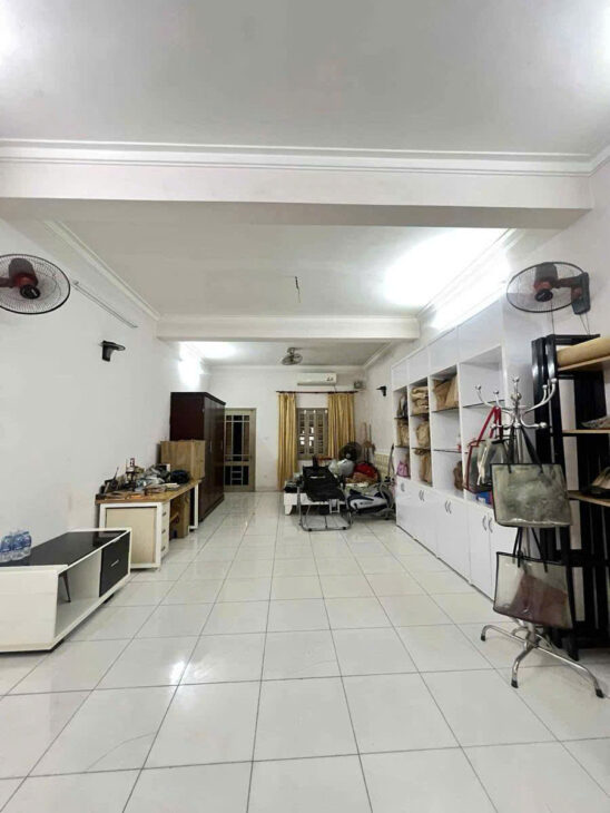 Bán nhà phố Vọng – 70m 4 tầng 13,5 tỷ – Vị trí cách phố chỉ hơn 20m – Nhà cũ xác định bán đất