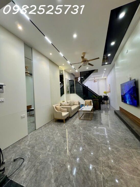 Bán nhà Hoàng Văn Thái – Ô tô vào nhà – 15,9 tỷ 45m2 5 tầng – sổ đỏ nở hậu