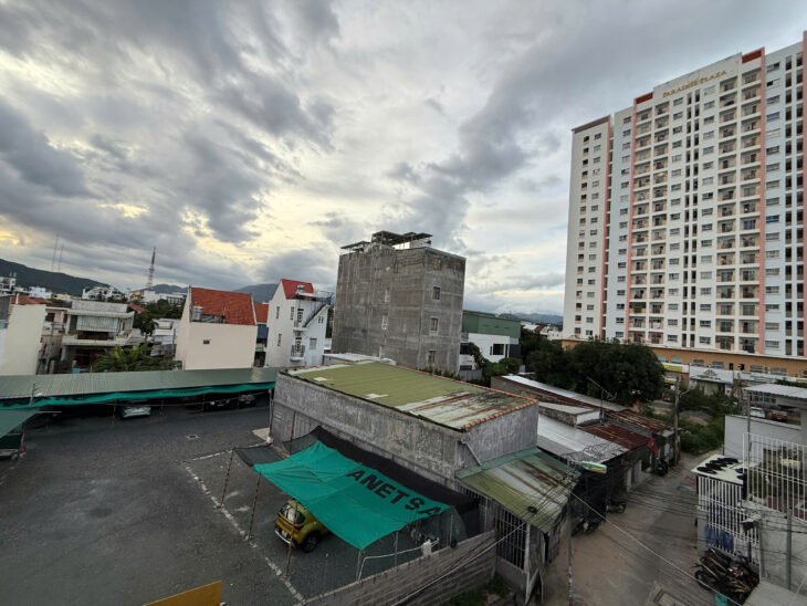 Nhà 3 Tầng Đẹp Gần Biển Trần Quang Diệu – Full Nội Thất Cao Cấp, Chỉ 60tr/m²!