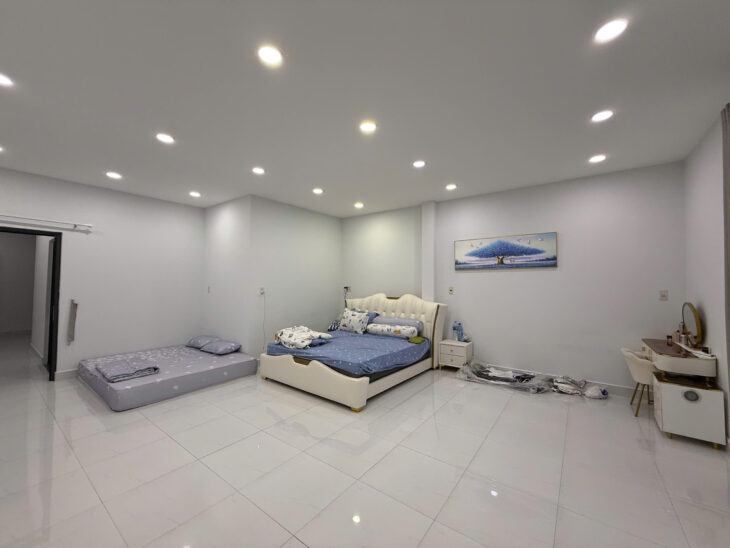 Nhà 3 Tầng Đẹp Gần Biển Trần Quang Diệu – Full Nội Thất Cao Cấp, Chỉ 60tr/m²!