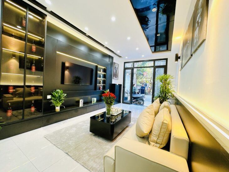 🏡 HÀNG HIẾM – Dương Văn Bé – 43m – 5 Tầng – Thang Máy – Lô Góc – Ô Tô VF3 Đỗ Cửa – 12.x Tỷ