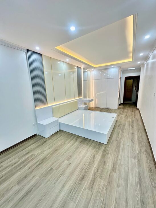 BÁN NHÀ TRẦN QUỐC VƯỢNG CẦU GIẤY NGÕ Ô TÔ NHÀ MỚI TINH 7 TẦNG THANG MÁY 2 THOÁNG 46M 15,5 TỶ