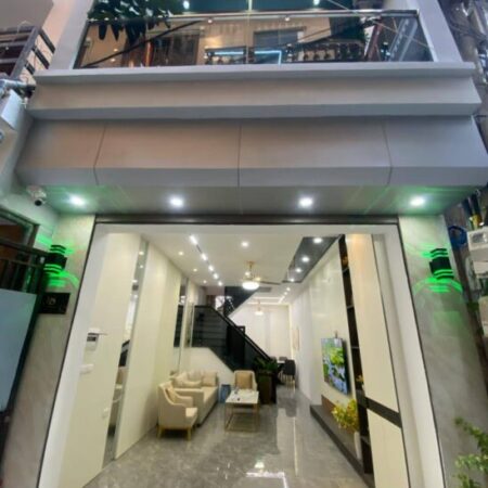 Nhà phân lô Hoàng Văn Thái-42m*5 tầng*4,5mMT- Ôtô đỗ cửa-Gần Trường,Chợ. Giá 15,8 tỷ