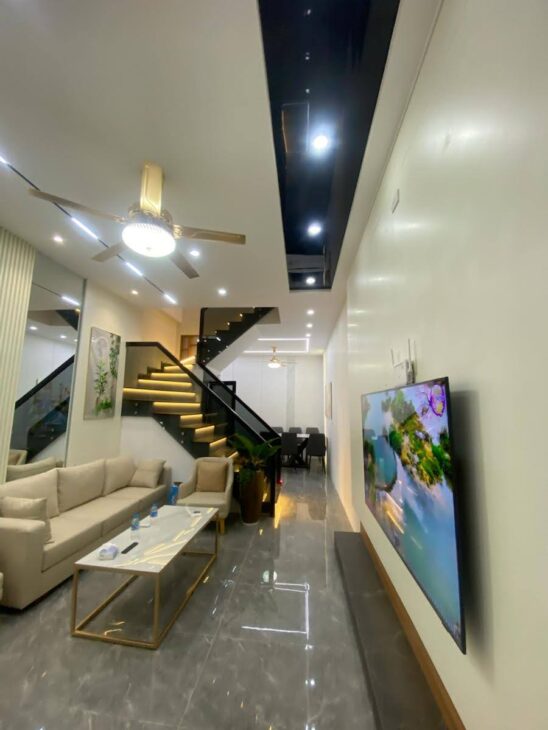 Nhà phân lô Hoàng Văn Thái-42m*5 tầng*4,5mMT- Ôtô đỗ cửa-Gần Trường,Chợ. Giá 15,8 tỷ