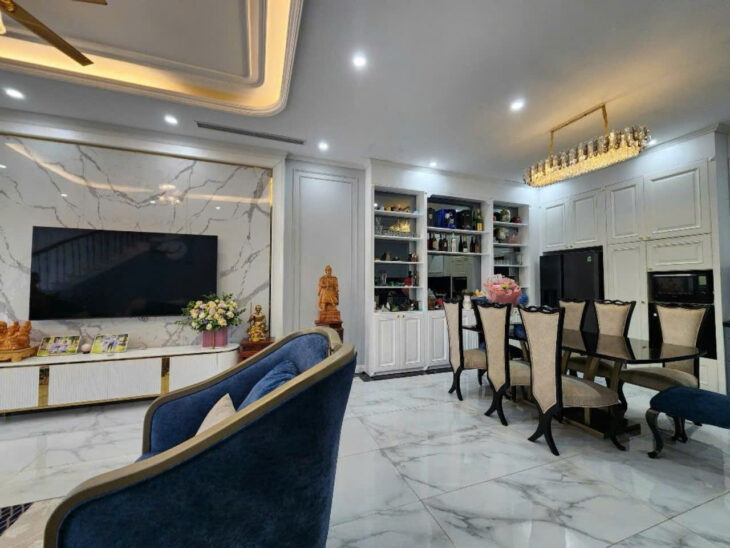 Vị trí vàng, bán nhà Lạc Long Quân gần hồ Tây, ở đẳng cấp, giá 20.8 tỷ