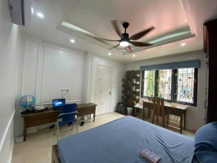 Vị trí vàng, bán nhà Lạc Long Quân gần hồ Tây, ở đẳng cấp, giá 20.8 tỷ