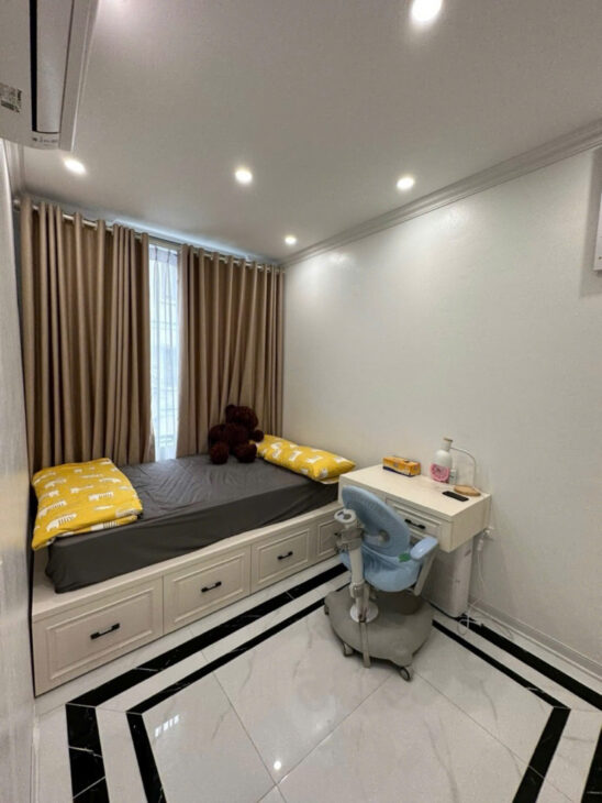 Vị trí vàng, bán nhà Lạc Long Quân gần hồ Tây, ở đẳng cấp, giá 20.8 tỷ