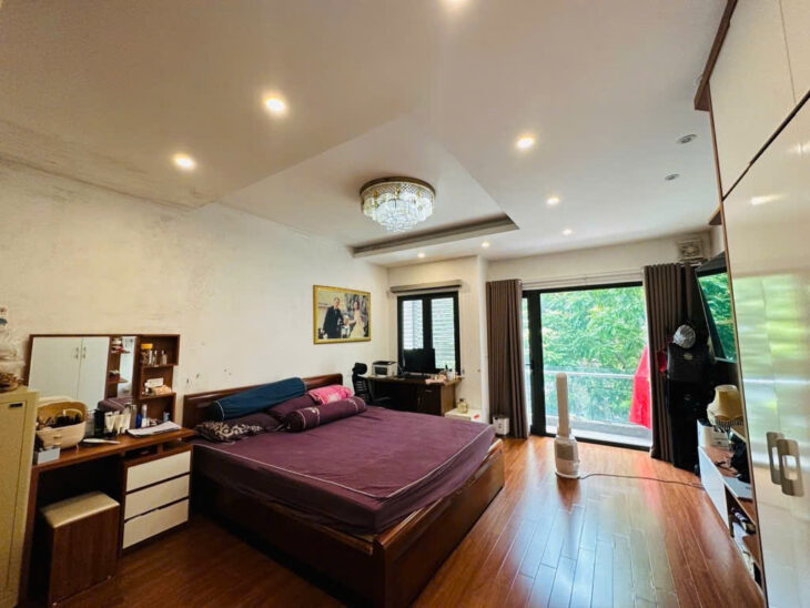 Bán nhà tuyệt đẹp phố Nguyễn Thái Học, Điện Biên Phủ, Ba Đình DT 70m2, MT 7m, ở và KD homestay tố