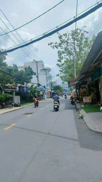 Chính chủ cần bán gấp lô đất đẹp đường Dương Quảng Hàm DT: 4 X 17m vuông giá 8.4 tỷ , P6, GV.