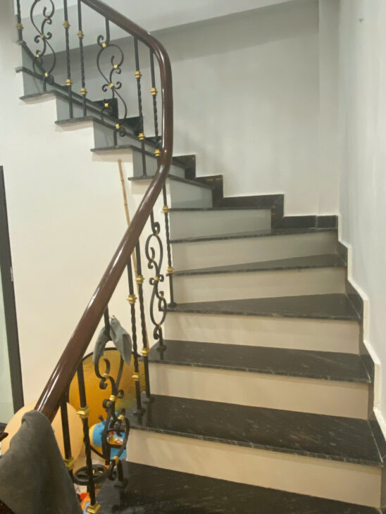 Tôi bán gấp căn nhà đẹp ở luôn ngõ 101 Thanh Nhàn, 38m2, 5 tầng, 6 phòng ngủ giá 12 tỷ có TL