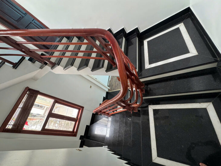 NHÀ MỚI Ô TÔ ĐỖ CỬA Đức Giang 46m2 X 4 Tầng mặt tiền 3.9m,10.5 tỷ Long Biên.