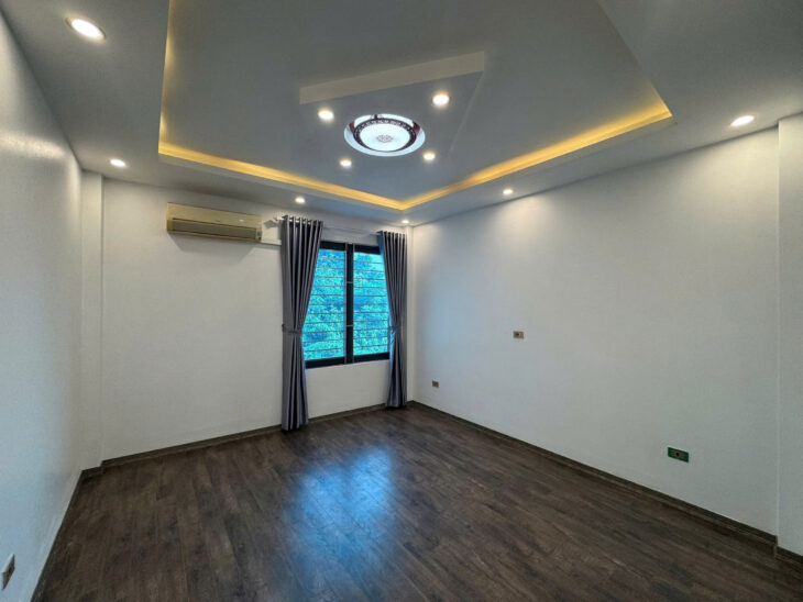 NHÀ MỚI Ô TÔ ĐỖ CỬA Đức Giang 46m2 X 4 Tầng mặt tiền 3.9m,10.5 tỷ Long Biên.