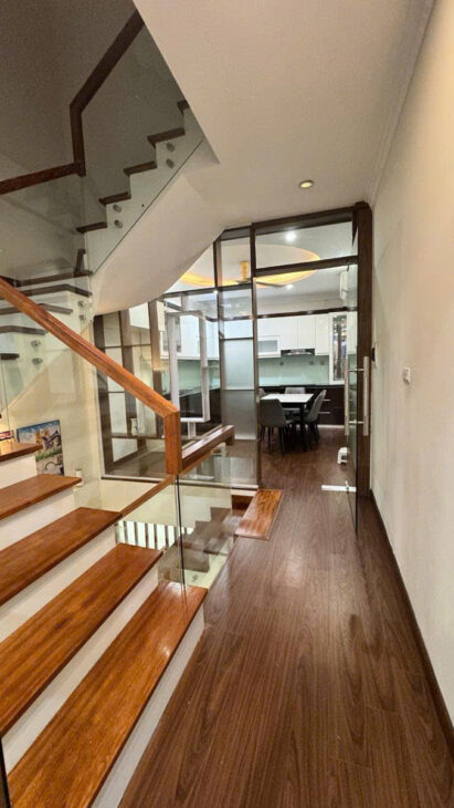 NHÀ MỚI Ô TÔ ĐỖ CỬA Nguyễn Sơn 50m2 X 5 Tầng 16.5 tỷ Long Biên.