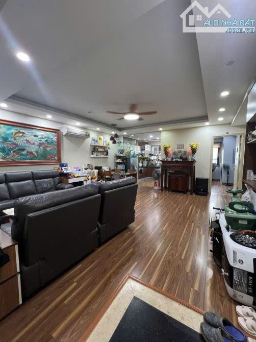 Bán CHCC C37 Bắc Hà. DT 105m, 03 ngủ, SĐCC. Giá 8,2 tỷ. LH: 0964769634