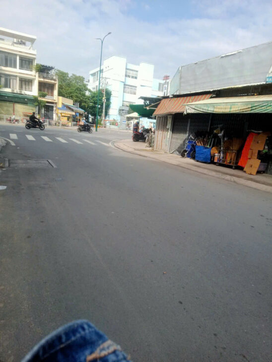 Chính chủ cần bán gấp lô đất 2 mặt tiền vị trí tuyệt đẹp, 4 X 14.5m ở đường Dương Quảng Hàm, P6, GV