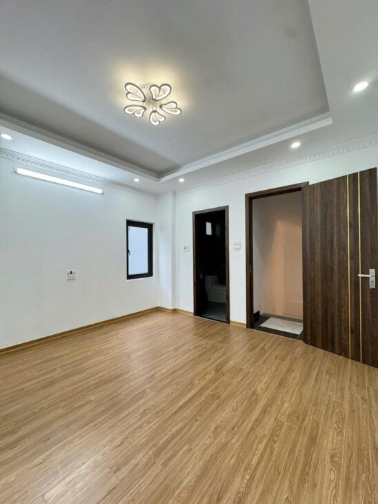 Bán nhà Nguyễn Văn Linh 30m 5 tầng lô góc ô tô hơn 7 tỷ