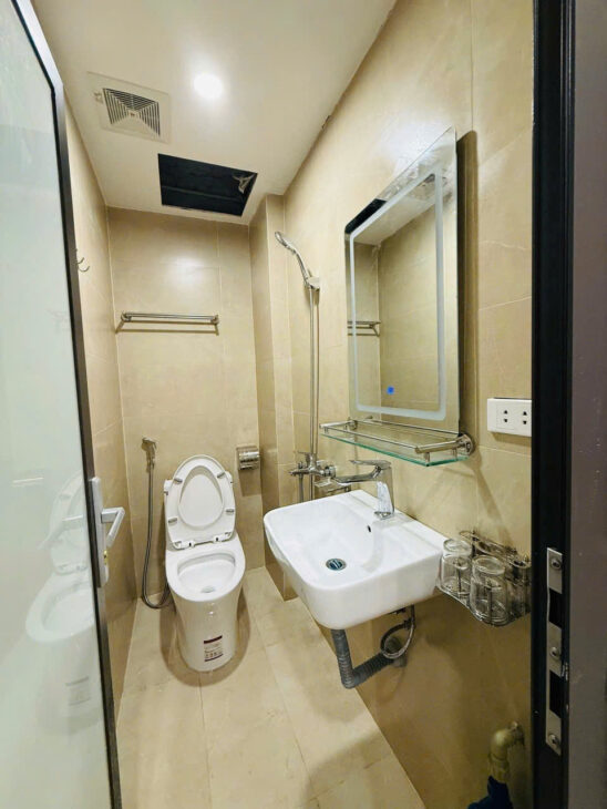 PHÂN LÔ VỈA HÈ Ô TÔ TRÁNH DỪNG ĐỖ 7 TẦNG THANG MÁY 11PKK FULL ĐỒ DOANH THU 75TR -Đường Bưởi 67/48