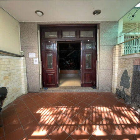 Cho thuê nhà 3 tầng nguyên căn mặt đường Lê Hồng Phong, Phước Long cũ, sát đường Cao Xuân Huy thông