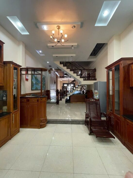 Nhà đẹp giá đầu tư. CC bán nhà mặt tiền Lê Hồng Phong, Nam Nha trang.