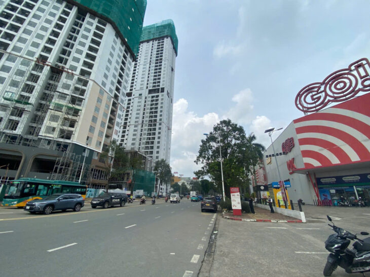 BÁN KHÁCH SẠN NGAY BIG C GO DĨ AN – BÌNH DƯƠNG -124M² (6.2M x 20M) – DT : 120TR/TH – GIÁ 16 TỶ