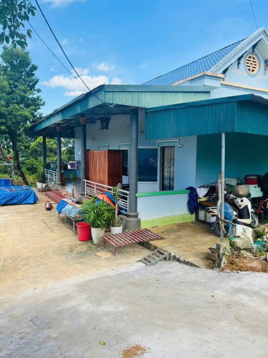 LÔ ĐẤT ĐẸP- GIÁ TỐT cần bán nhanh lô đất tặng kèm nhà mái thái tại huyện Yên Thủy tỉnh Hòa Bình