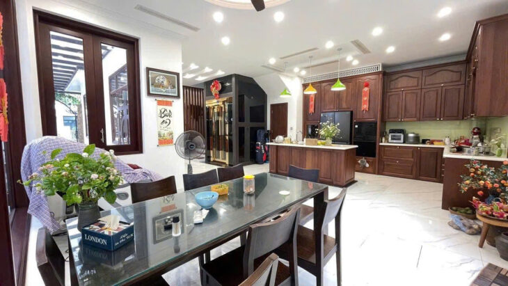 BIỆT THỰ SÂN VƯỜN GẦN MỸ ĐÌNH – FULL NỘI THẤT CAO CẤP, CHỈ VIỆC XÁCH VALI VỀ Ở – THIỆN CHÍ BÁN !