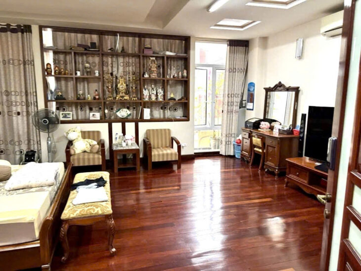 Vị trí vàng, bán nhà Trích Sài sát hồ Tây, 2 bước ra hồ, giá 20 tỷ “siêu hiếm”