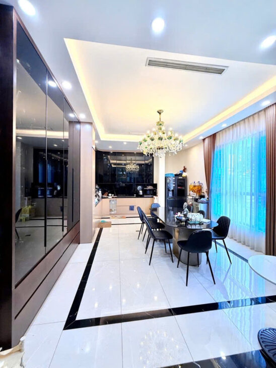Siêu hiếm, bán nhà Kim Mã thang máy 6 tầng, ô tô đỗ cửa, giá 20 tỷ