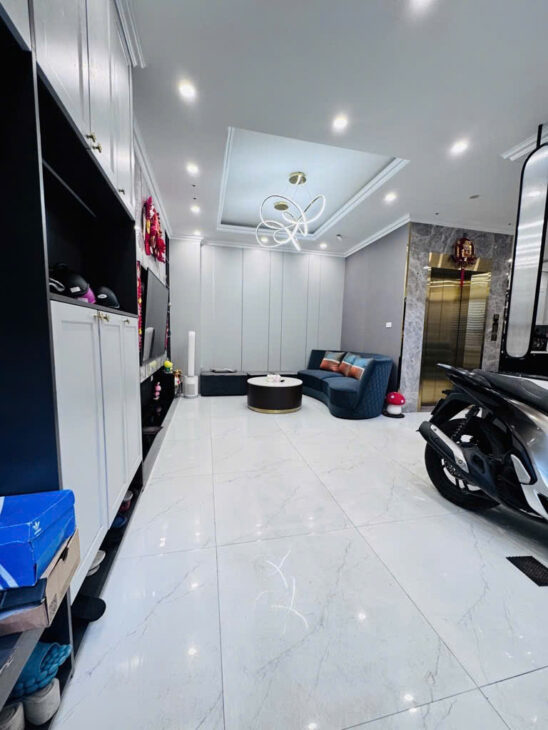 Siêu hiếm, bán nhà Kim Mã thang máy 6 tầng, ô tô đỗ cửa, giá 20 tỷ