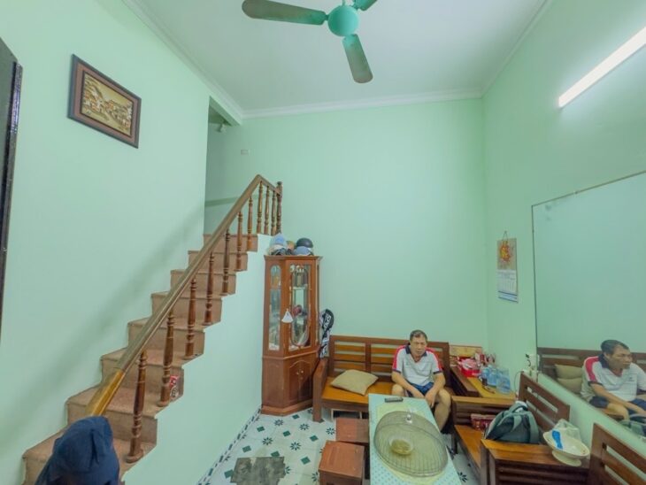 CẦU GIẤY DT 30M x4 TẦNG CHỈ 6 TỶ,LÔ GÓC,MẶT NGÕ THÔNG KINH DOANH,15M Ô TÔ TRÁNH