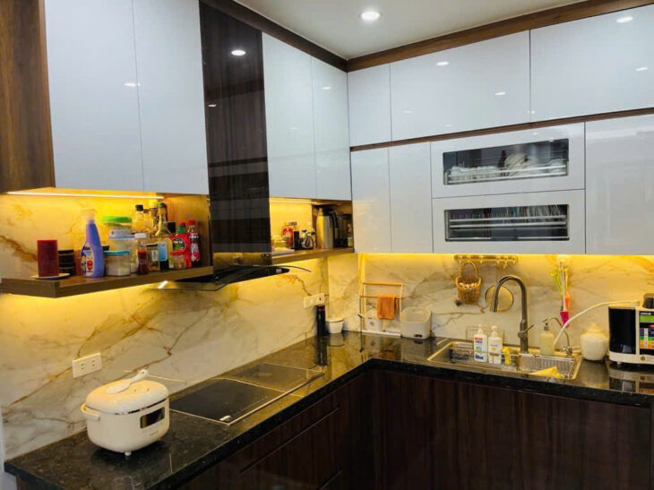 Bán Nhà Lạc Long Quân, 40m, 5 tầng,xây chắc chắn! oto 7 chỗ ngủ trong nhà!