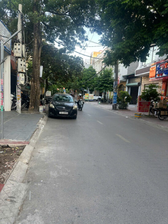 Nhà 3.5 tầng mặt đường Trại Lẻ – Vỉa hè 6m đang cho thuê 20 triệu/1 tháng