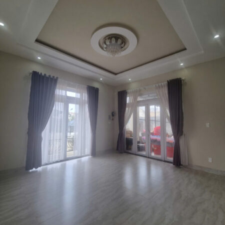 Cho thuê nhà nguyên căn 3 phòng ngủ full nội thất mặt tiền Trần Đại Nghĩa phường 8 Đà Lạt giá 12