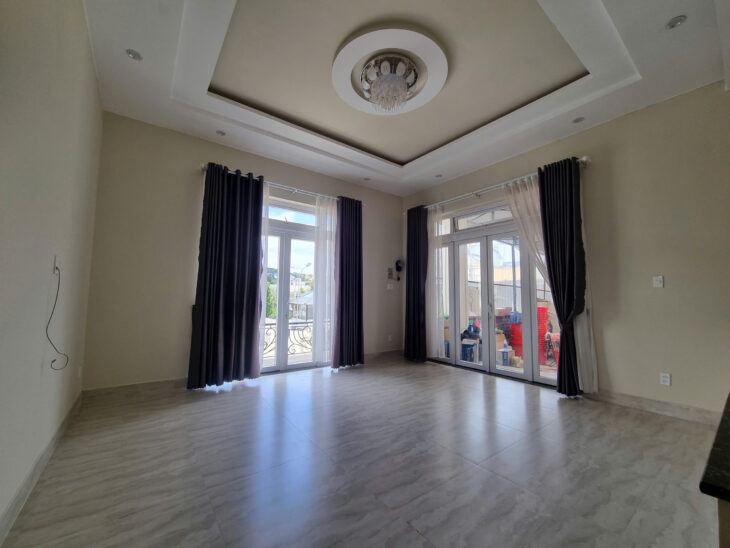 Cho thuê nhà nguyên căn 3 phòng ngủ full nội thất mặt tiền Trần Đại Nghĩa phường 8 Đà Lạt giá 12