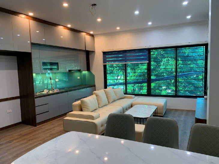 🏡 Bán nhà mới kính cong ngay sau Big C Long Biên – 45m² – MT 5m – Ô TÔ TRÁNH – FULL NỘI THẤT –