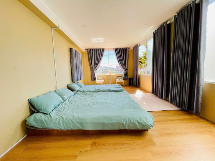 Cho thuê Villa nguyên căn 4 phòng ngủ view thung lũng sân đậu ô tô Khe Sanh phường 10 Đà Lạt giá 15