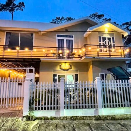 Cho thuê Villa nguyên căn 4 phòng ngủ view thung lũng sân đậu ô tô Khe Sanh phường 10 Đà Lạt giá 15