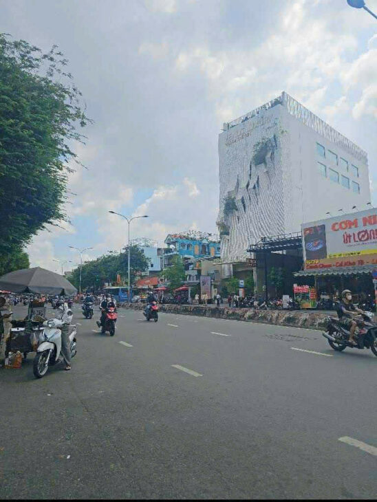 Bán nhà MT Tân Phú căn góc, ngay Đại Học Công Thương, 61m2, ngang 4.5m tiện kinh doanh chỉ 6,7 tỷ !