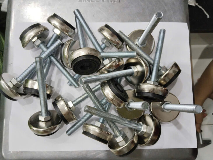 Vì sao nên mua chân phễu M10x100?