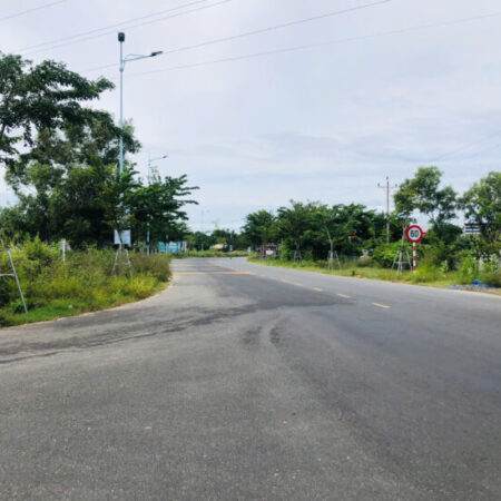 Bán 140m đất lô góc Hùng Vương, Tân Tiến,LaGi giá rẻ nhất 3.9 triệu/m2 sát Biển Bán 140m đất lô góc Hùng Vương, Tân Tiến,LaGi giá rẻ nhất 3.9 triệu/m2 sát Biển