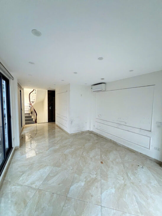 18.11.25.1 phân lô Láng Hạ, ô tô chạy vòng quanh nhà 6 tầng thang máy mới kính coong