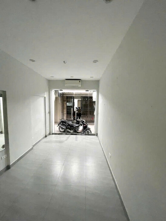 MẶT NGÕ KINH DOANH TẤP NẬP – Ô TÔ RA VÀO THOẢI MÁI – TRUNG TÂM ĐỐNG ĐA